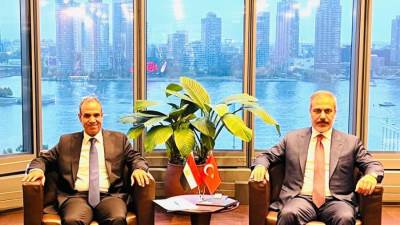 وزير الخارجية يلتقي مع نظيره التركي في نيويورك