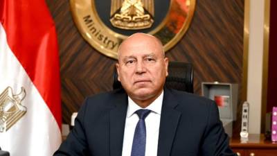 غدا.. وزير الصناعة يجتمع مع المستثمرين الصناعيين بقنا