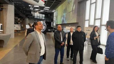 وزير الكهرباء والطاقة المتجددة يزور معرض إنجازات الصناعة الوطنية الروسية