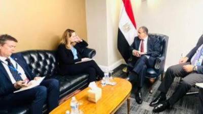 وزير الخارجية يثمن التعاون المثمر مع المنظمة الدولية للهجرة