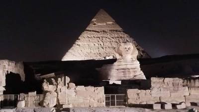 إضاءة أهرامات الجيزة وتمثال أبوالهول لمدة ساعتين احتفالا باليوم العالمي للسياحة