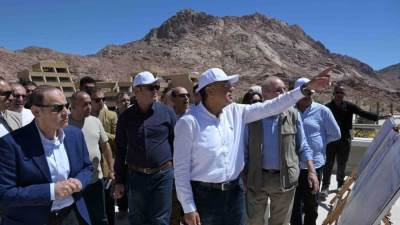 وزير الإسكان يستعرض مكونات مشروع التجلي الأعظم بسانت كاترين