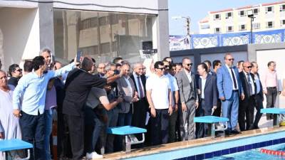 وزير الشباب والرياضة والمحافظ يفتتحان حمام سباحة نصف أوليمبي