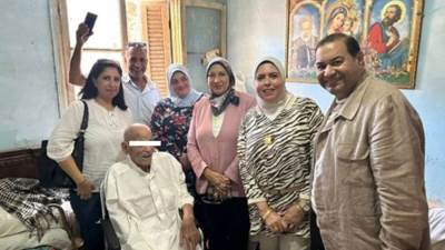 وزارة التضامن ومنظومة الشكاوى تنجحان في توفير "كرسي متحرك" للمُعمر وتمكينه من تأدية اختبار محو الأمية