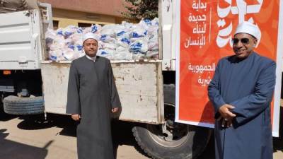 الأوقاف توزع 60 طنًّا من السلع الغذائية للأسر الأولى بالرعاية في 13 محافظة