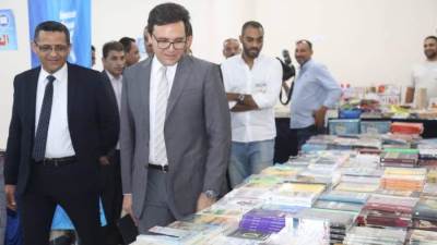 وزير الثقافة ونقيب الصحفيين يتفقدان "معرض نقابة الصحفيين للكتاب"