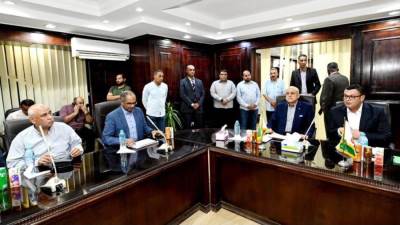 وزير الإسكان ومحافظ الأقصر يتابعان موقف خدمات مياه الشرب والصرف الصحى بالمحافظة