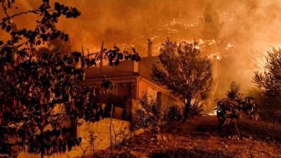 اليونان .. إخلاء سبع قرى إثر حرائق الغابات و تحديد مناطق من البلاد في حال تأهب قصوى