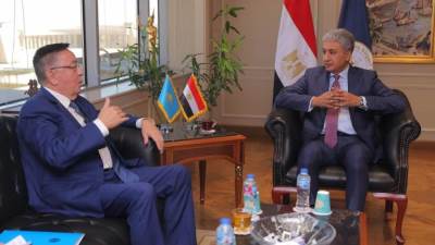 وزير السياحة يلتقي سفير كازاخستان بالقاهرة لبحث تعزيز العلاقات بين البلدين