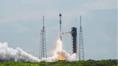 "سبيس إكس" تلتحم بمحطة الفضاء الدولية لإنقاذ رائدي الفضاء العالقين