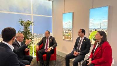 رئيس الرعاية الصحية يلتقي رئيس جمعية الرعاية الصحية الفرنسية لبحث التعاون