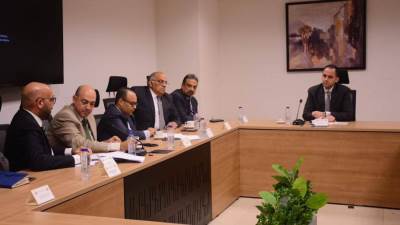 وزير الصحة يعقد اجتماعا لمتابعة حوكمة وتطوير منظومة الرعايات والحضانات