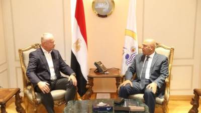 وزير الصناعة يبحث مع ممثلى شركة بادما البولندية إنشاء مجمع صناعى بالعلمين الجديدة