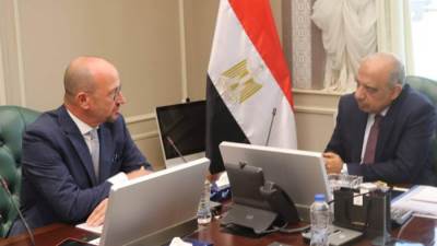 محمود عصمت: نعتمد على القطاع الخاص فى مشروعات الهيدروجين الأخضر لتحقيق التنمية المستدامة والحفاظ على البيئة