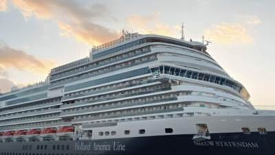 مكونة من 13 طابقاً.. بورسعيد تستقبل سفينة عملاقة ملقبة بـ "الأجمل في العالم"