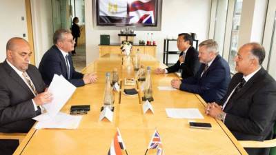 كريم بدوي يعقد جلسة مباحثات ثنائية مع موراي اشكلينوس