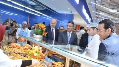 وزير التموين يفتتح منفذا سلعيا بمدينة بدر باستثمارات 1.5 مليار جنيه