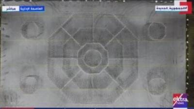 طلبة الكليات العسكرية يشكلون بأجسادهم "الأوكتاجون" أمام الرئيس السيسي