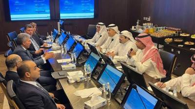 وزير السياحة والآثار يعقد لقاءات مهنية مع عدد من مسئولي شركات الطيران السعودية