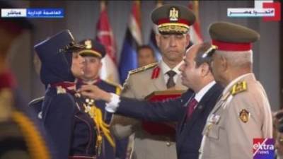 الرئيس السيسي يمنح الأنواط لأوائل خريجى الأكاديمية والكليات العسكرية 2024
