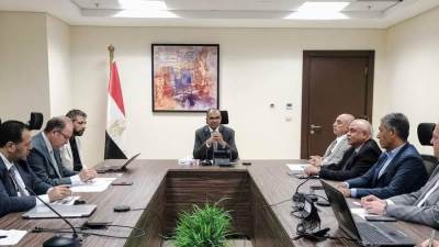 نائب وزير الإسكان يناقش موقف مشروعات مياه الشرب والصرف الصحي