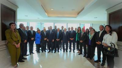 البنك الأهلي المصري يكرم " هشام عكاشه " وأعضاء مجلس الإدارة بمناسبة انتهاء مدتهم عام 2024