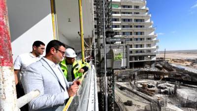 وزير الإسكان يتفقد موقف تنفيذ أبراج الداون تاون والمرحلة الأولى لبحيرات العلمين "كريستال لاجون"