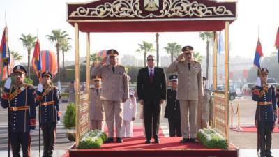 الرئيس السيسى يتناول مع قيادات القوات المسلحة حماية ركائز الأمن القومي المصرى على كافة الاتجاهات