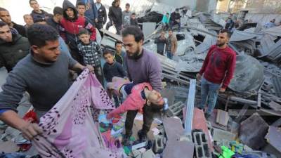 أكثر من 15 شهيدا وعشرات الجرحى في قصف هستيري للاحتلال على شمال غزة