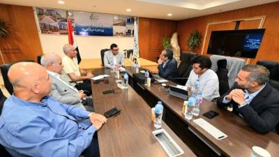 وزير الإسكان يتابع مع مسئولى شركة "سيتى إيدج" معدلات تسليم الوحدات السكنية لحاجزيها بالعلمين الجديدة