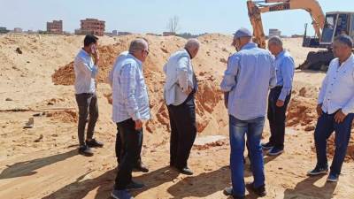 مسئولو "الإسكان" يتفقدون موقف مشروعات المرافق بالمناطق المضافة لمدينة العبور الجديدة