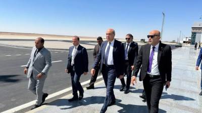 وزير الطيران المدني يقوم بجولة تفقدية لمطار العلمين الدولي لمتابعه حركه التشغيل ومعاينة المواقع التوسعية  بالمطار