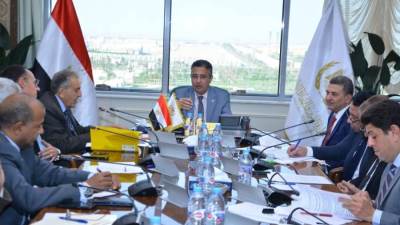 وزير التموين يعقد اجتماعاً موسعاً مع رئيس الاتحاد العام للغرف التجارية ورئيس غرفة الصناعات الغذائية باتحاد الصناعات