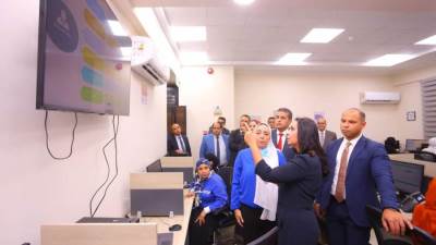 وزيرة التضامن تدشن الخط الساخن لأبناء مصر.. وتتفقد مكتب خدمة المواطنين