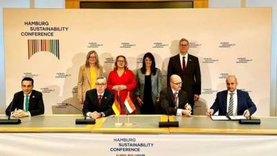 المشاط تشهد التوقيع على اتفاق منحة بقيمة 30 مليون يورو لمشروع الهيدروجين الأخضر