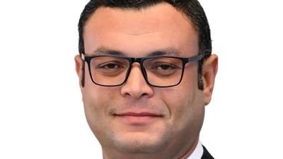 وزير الإسكان يعقد عدة اجتماعات صباح اليوم مع مسئولى شركات المقاولات 