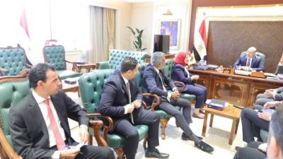 وزير العمل يُعلن عن توفير 2000 فًرصة عمل في "شركة أسواق تجارية"