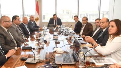 الشربيني يوجه بضرورة الالتزام بالمعايير القياسية لإدارة وتشغيل وصيانة مختلف المشروعات