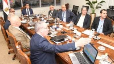 وزير الإسكان يتابع الموقف الحالى لتنفيذ مشروعات الخطة الاستراتيجية لتحلية مياه البحر