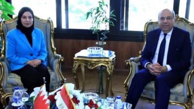 وزير الطيران المدني يبحث مع سفيرة البحرين لدى مصر مجالات التعاون المشترك