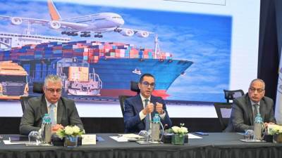 وزير الاستثمار والتجارة الخارجية يترأس اجتماع موسع لمناقشة ملف الإفراج الجمركي وفحص رسائل الواردات