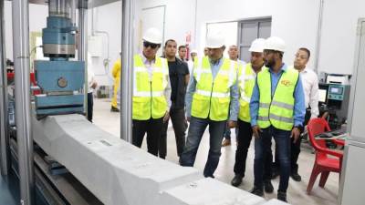 وزير قطاع الأعمال العام يتفقد مصانع شركة "سيجوارت" لإنتاج الفلنكات الخرسانية