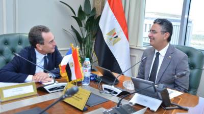 وزير التموين  يستقبل السفير الفرنسي بمصر لمناقشة سبل تعزيز التعاون المشترك