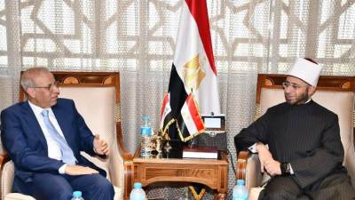 وزير الأوقاف يستقبل سفير العراق بالقاهرة لبحث التعاون المشترك