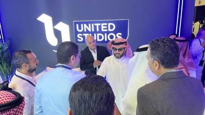 تركى آل الشيخ فى زيارة لجناح الشركة المتحدة بمنتدى الأفلام السعودى