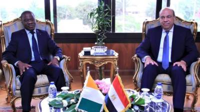 وزير الطيران: نحرص على توسيع آفاق التعاون بين مصر وكوت ديفوار