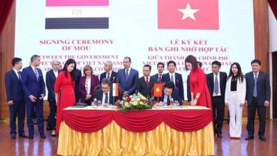 "الرقابة الإدارية" توقع مذكرة تفاهم مع مفتشية الحكومة الفيتنامية في مجال تبادل الخبرات والتدريب