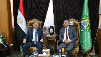 رئيس حماية المستهلك يتابع مع محافظ الإسماعيلية جهود الدولة وأثرها علي ضبط الأسواق والأسعار