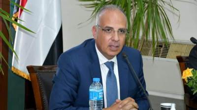 ‫وزير الري: نرفض اتفاقية "عنتيبي" ولا نسمح بالتنازل عن متر واحد من مياه النيل