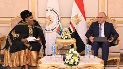 الدكتور سويلم يلتقى وزيرة المياه والصرف الصحي الجنوب أفريقية 